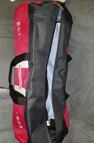 NWT Tommy HILFIGER Duffle Bag - Picture 5 of 5